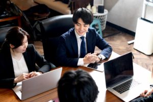 産廃収集運搬許可は「自分で申請」と「専門家依頼」でこう変わる